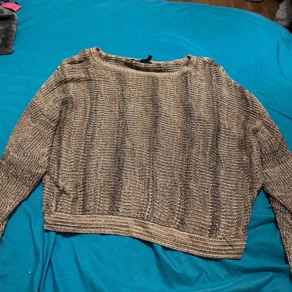 I’m selling a long sleeve crop shirt